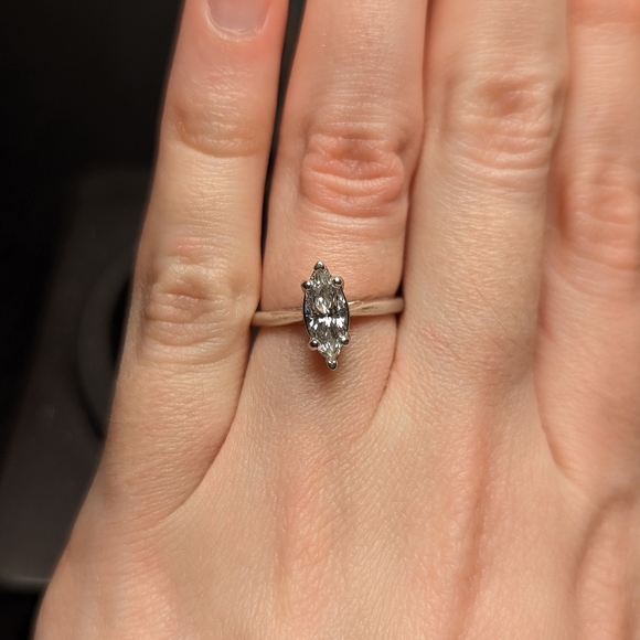 14 karat white gold engagement ring and wedding band - Picture 4 of 4